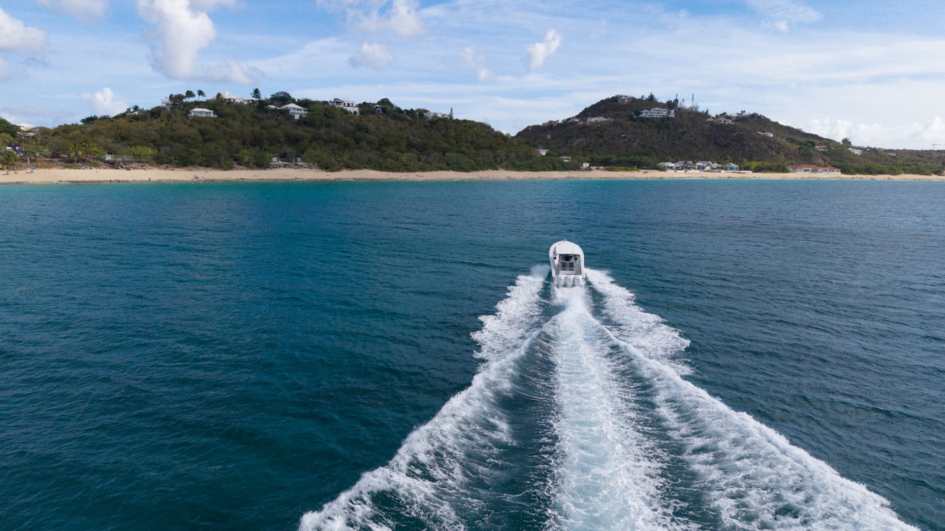 Stern view running toward the island shoreline